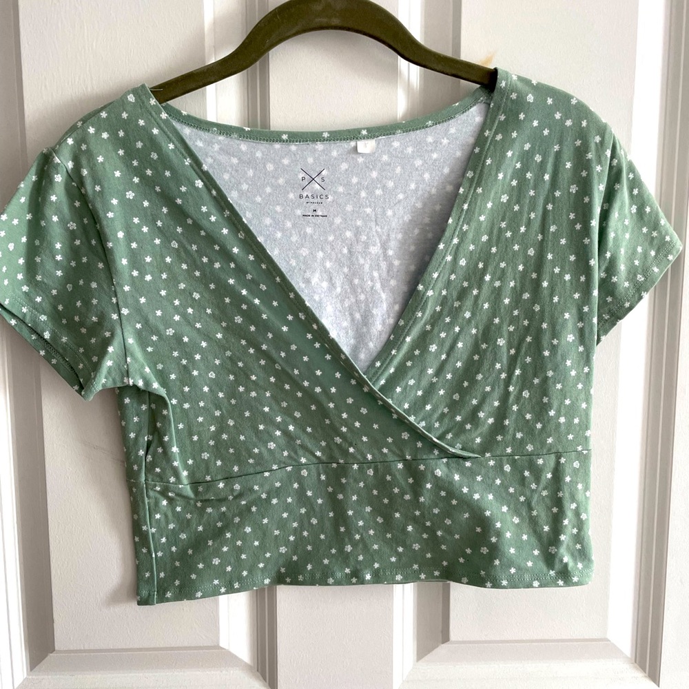 NWOT Pacsun floral cotton crop tee